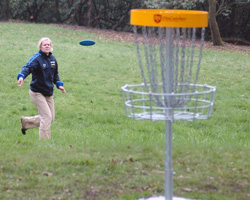 Will she the disc in the target?